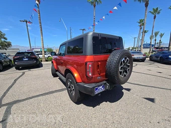 2022 Ford Bronco Outer Banks - miniatura 2