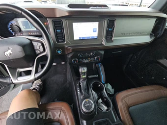 2022 Ford Bronco Outer Banks - miniatura 11