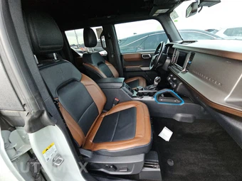 2022 Ford Bronco Outer Banks - miniatura 8