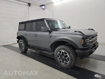 2022 Ford Bronco Outer Banks - miniatura 3
