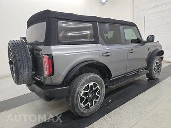 2022 Ford Bronco Outer Banks - miniatura 4