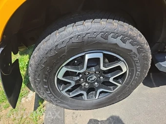 2022 Ford Bronco Outer Banks - miniatura 10