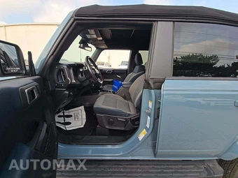 2022 Ford Bronco Outer Banks - miniatura 3