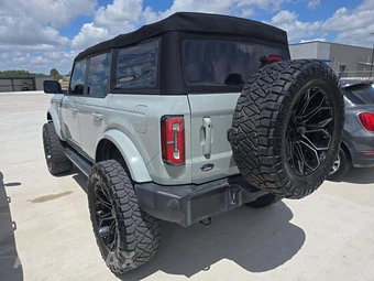 2022 Ford Bronco Outer Banks Advanced - miniatura 2