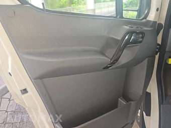 2022 Ford E-Transit Base - miniatura 9