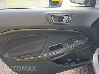 2022 Ford EcoSport SE – miniatura 9