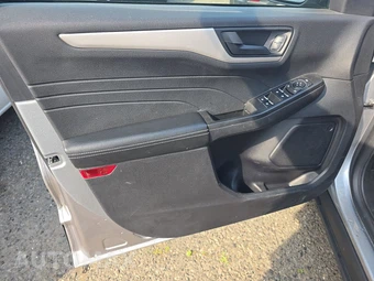 2022 Ford Escape Plug-In Hybrid SE - miniatura 9