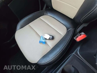 2022 Ford Escape Plug-In Hybrid Titanium - miniatura 8