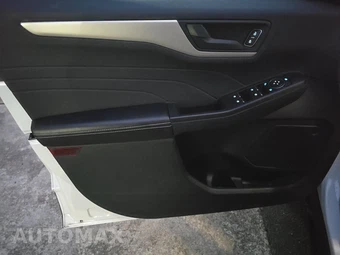 2022 Ford Escape SE - miniatura 9