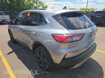 2022 Ford Escape Titanium – miniatura 2