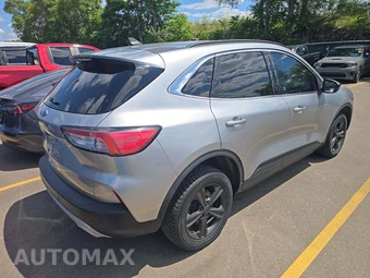 2022 Ford Escape Titanium – miniatura 3