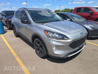 2022 Ford Escape Titanium – miniatura 4