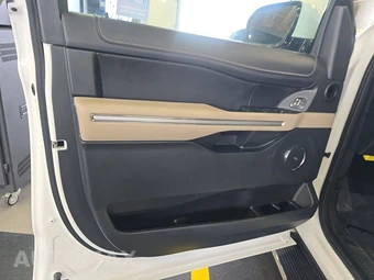 2022 Ford Expedition Limited - miniatura 9