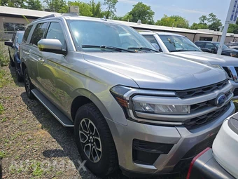 2022 Ford Expedition XLT - miniatura 4