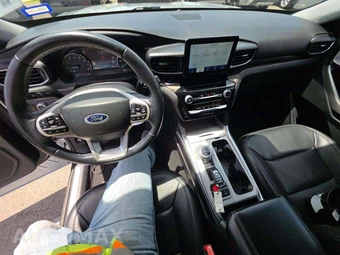 2022 Ford Explorer Limited – miniatura 10