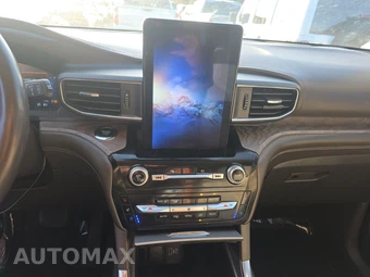 2022 Ford Explorer Platinum - miniatura 11