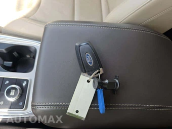 2022 Ford Explorer Platinum - miniatura 5
