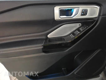 2022 Ford Explorer ST - miniatura 9