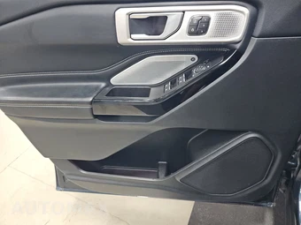 2022 Ford Explorer ST – miniatura 9