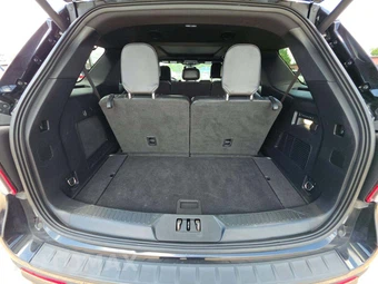 2022 Ford Explorer ST - miniatura 15