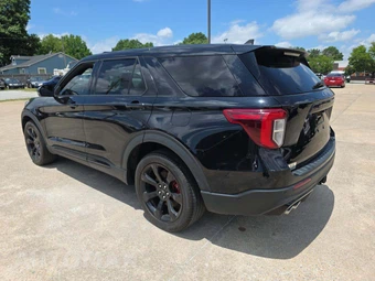 2022 Ford Explorer ST - miniatura 2