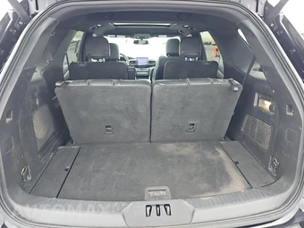 2022 Ford Explorer ST - miniatura 17
