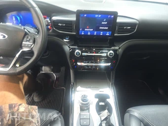 2022 Ford Explorer ST - miniatura 11