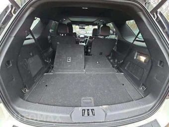 2022 Ford Explorer ST - miniatura 16