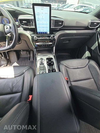 2022 Ford Explorer ST – miniatura 10