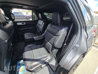 2022 Ford Explorer ST – miniatura 13