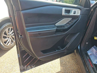 2022 Ford Explorer ST - miniatura 9