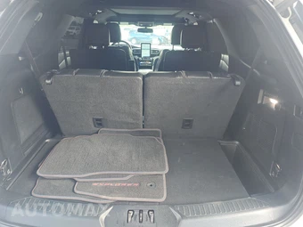 2022 Ford Explorer ST - miniatura 17