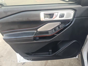 2022 Ford Explorer ST - miniatura 9