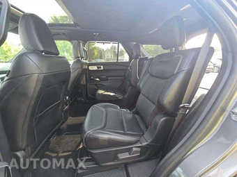 2022 Ford Explorer ST - miniatura 13