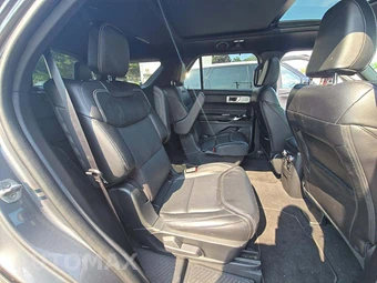 2022 Ford Explorer ST - miniatura 17