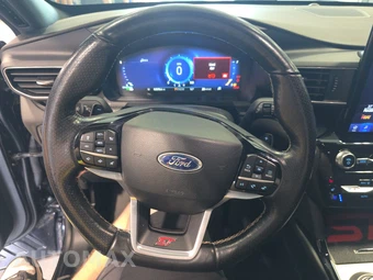 2022 Ford Explorer ST - miniatura 10