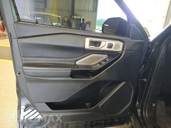 2022 Ford Explorer ST - miniatura 9