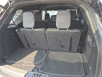 2022 Ford Explorer ST - miniatura 16