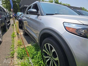 2022 Ford Explorer ST-Line - miniatura 4