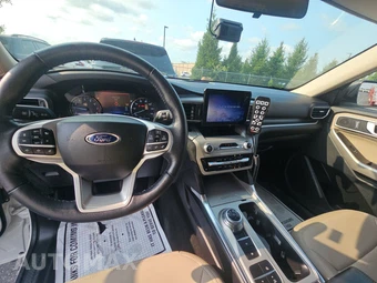 2022 Ford Explorer XLT - miniatura 11