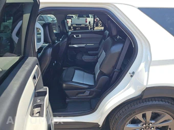 2022 Ford Explorer XLT - miniatura 10