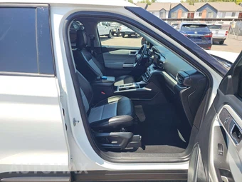 2022 Ford Explorer XLT - miniatura 16