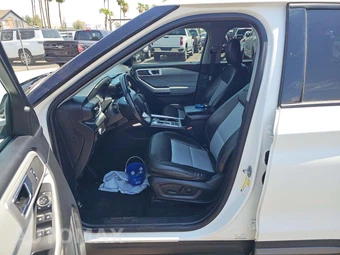 2022 Ford Explorer XLT - miniatura 3