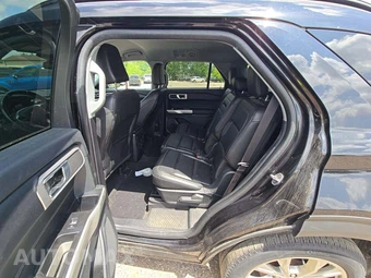 2022 Ford Explorer XLT – miniatura 10