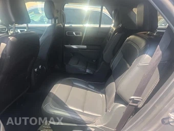 2022 Ford Explorer XLT - miniatura 16