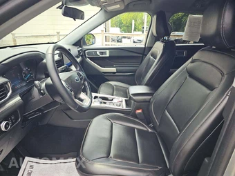 2022 Ford Explorer XLT - miniatura 6