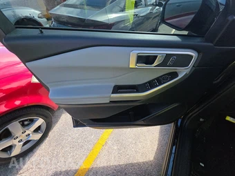 2022 Ford Explorer XLT – miniatura 9
