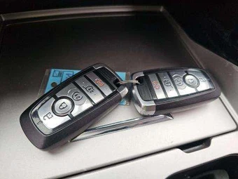 2022 Ford Explorer XLT - miniatura 8