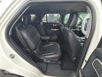 2022 Ford Explorer XLT - miniatura 14
