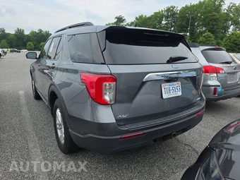 2022 Ford Explorer XLT – miniatura 3